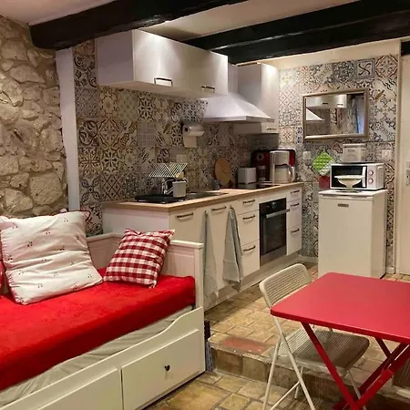 Petite Maison Coquette *