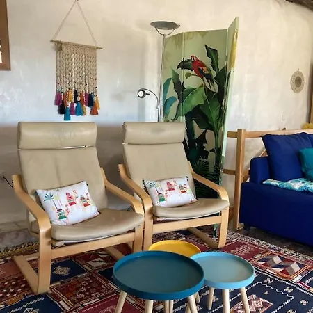 Petite Maison Coquette *