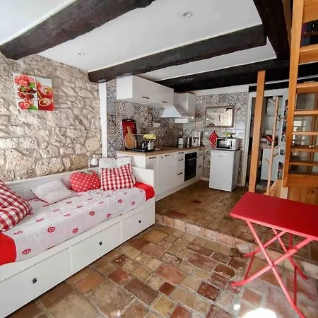 Petite Maison Coquette *